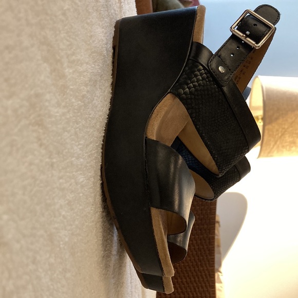 Clarks, black leather sandals, size 7 1/2 - Picture 4 of 4